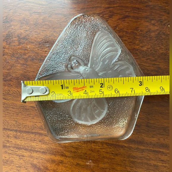 PAPERWEIGHT Clear Glass 4” Stamped Embossed Frosted Carved Butterfly Center - Picture 4 of 6